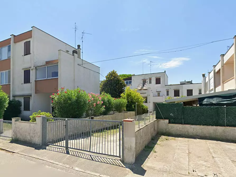 Immagine 9 di Appartamento in vendita  in Viale polonia  a Comacchio