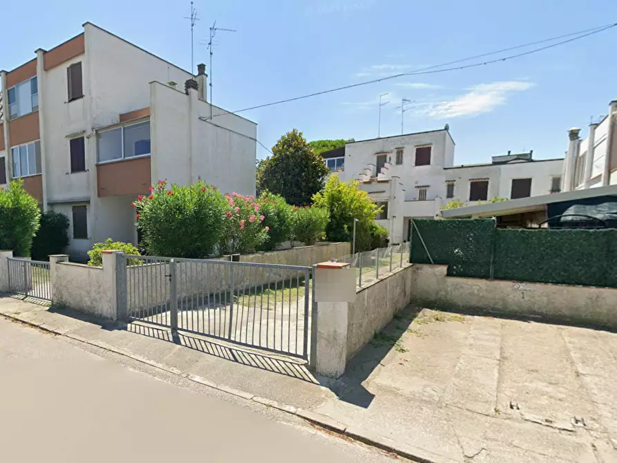 Immagine 12 di Appartamento in vendita  in Viale polonia  a Comacchio