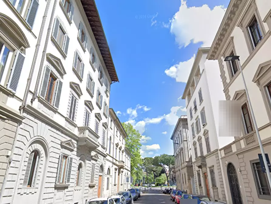 Immagine 9 di Garage in vendita  a Firenze