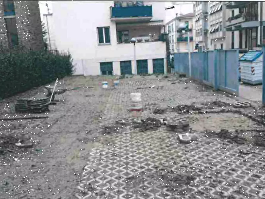 Immagine 2 di Posto auto in vendita  in Via del Pino snc a Firenze