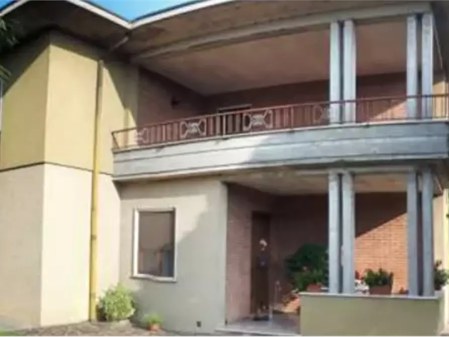 Immagine 1 di Stabile in vendita  in Via San Felice a Breganze