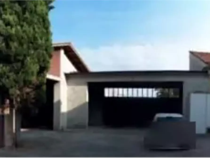 Immagine 2 di Stabile in vendita  in Via San Felice a Breganze