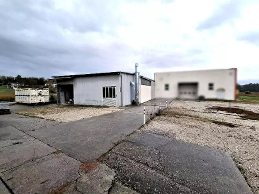 Immagine 2 di Capannone industriale in vendita  in Via Borgo Bello a Cassacco