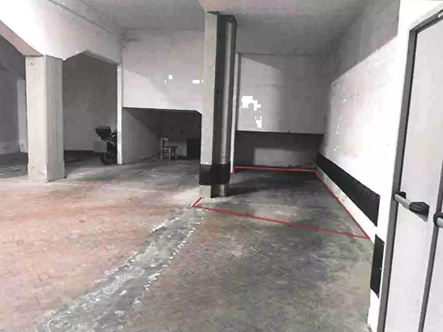 Immagine 12 di Posto auto in vendita  in Via Vittorio Alfieri  a Firenze