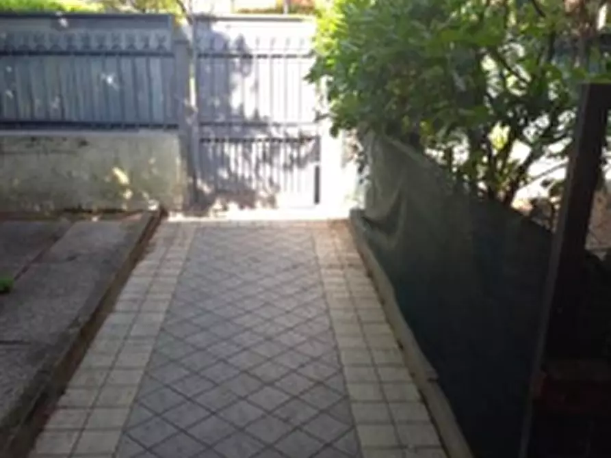 Immagine 4 di Negozio in vendita  in Via Giovan Battista Moroni a Abano Terme