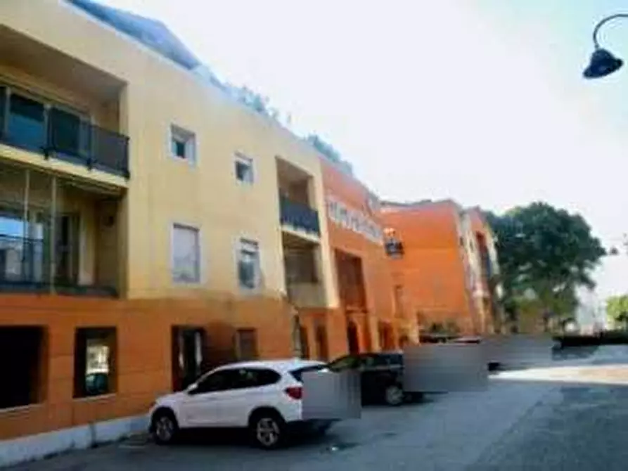 Immagine 2 di Negozio in vendita  in Piazzale Mariano Rumor a Chiampo