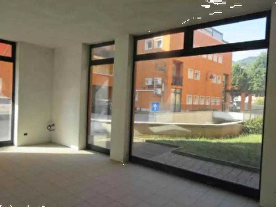 Immagine 8 di Negozio in vendita  in Piazzale Mariano Rumor a Chiampo