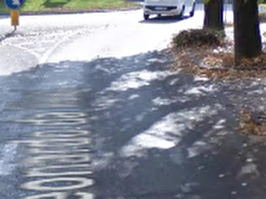 Immagine 3 di Garage in vendita  in Corso Leonardo da Vinci, a Gallarate