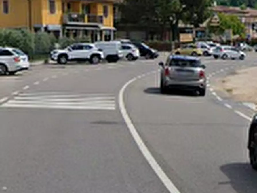 Immagine 19 di Negozio in vendita  in Via Matteotti a Sant'ambrogio Di Valpolicella