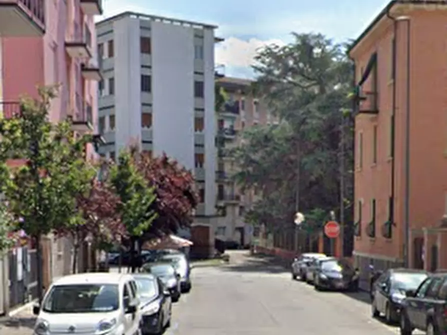 Immagine 3 di Negozio in vendita  in Via Cefalonia a Verona