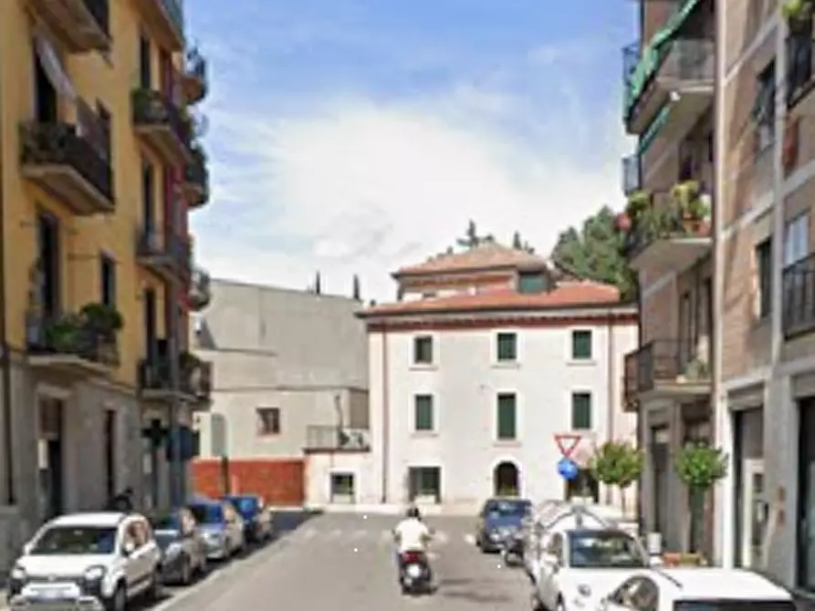 Immagine 4 di Negozio in vendita  in Via Cefalonia a Verona