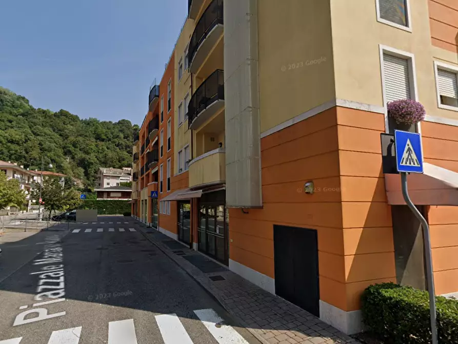 Immagine 12 di Negozio in vendita  in Piazzale Mariano Rumor a Chiampo