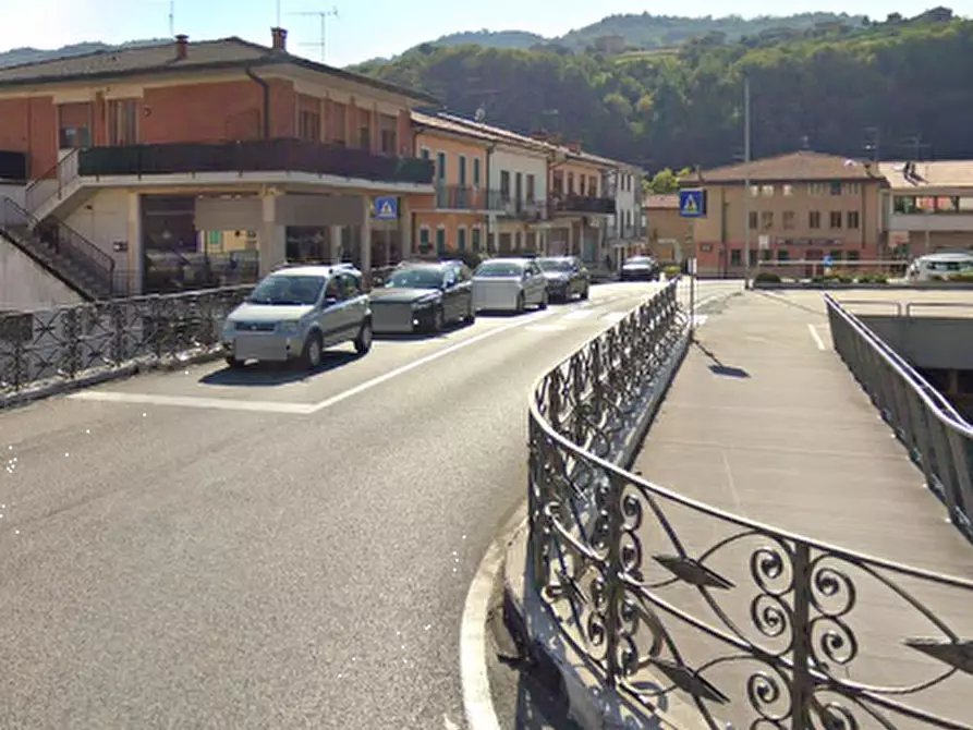 Immagine 9 di Negozio in vendita  in Piazzale Mariano Rumor a Chiampo