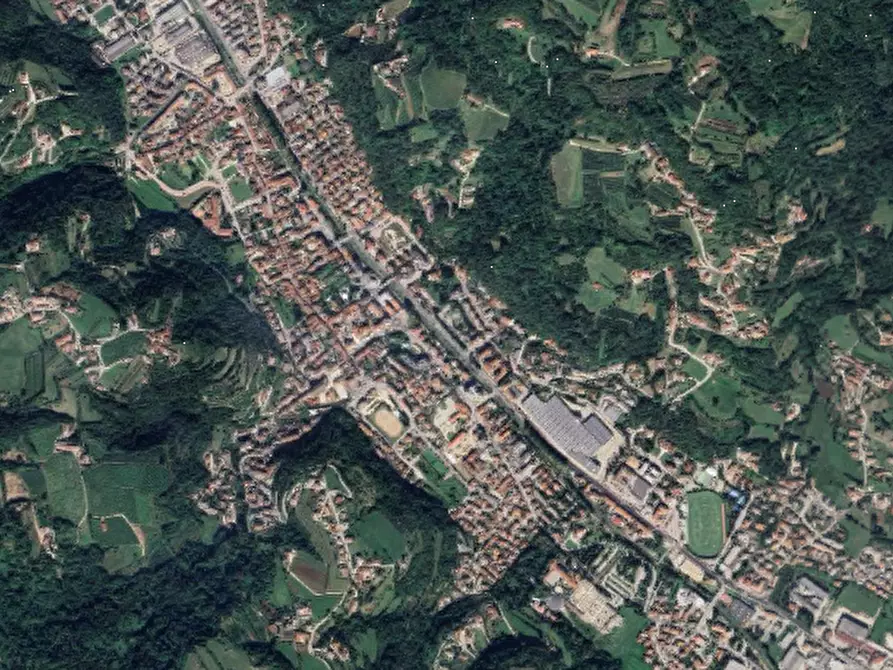 Immagine 14 di Negozio in vendita  in Piazzale Mariano Rumor a Chiampo