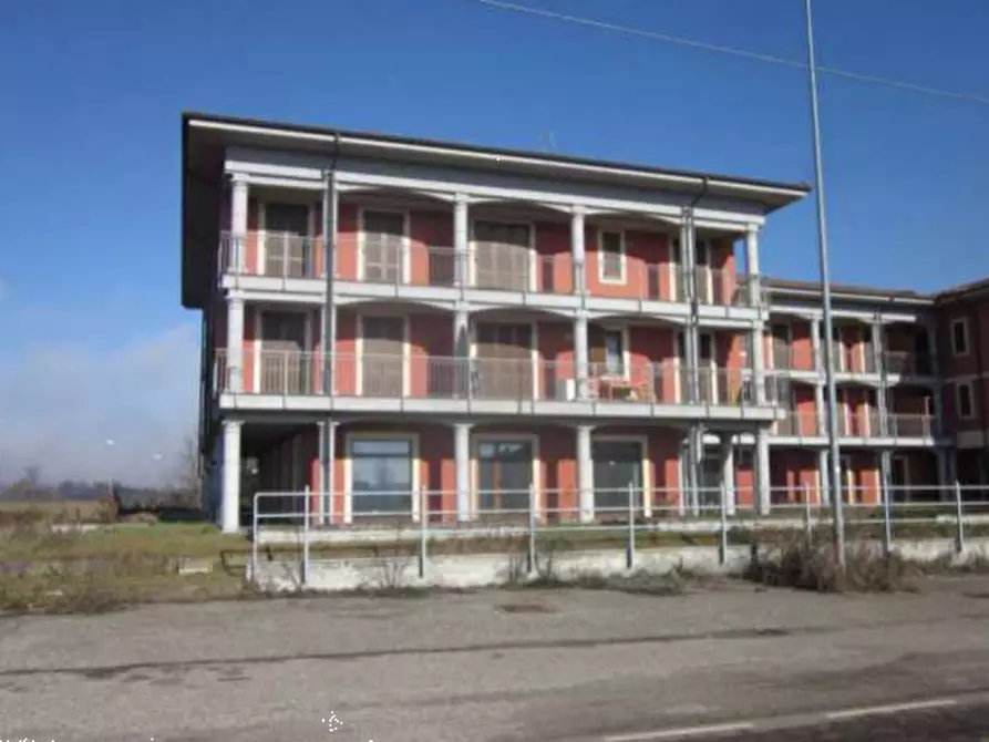 Immagine 2 di Stabile in vendita  in Via Ugo Foscolo a Bornasco