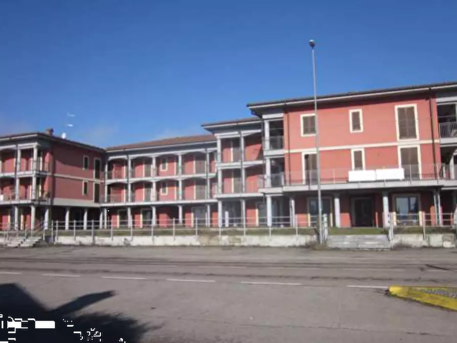 Immagine 3 di Stabile in vendita  in Via Ugo Foscolo a Bornasco