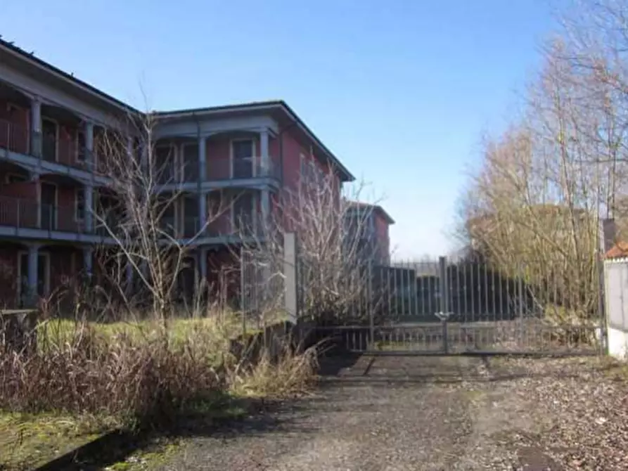 Immagine 9 di Stabile in vendita  in Via Ugo Foscolo a Bornasco