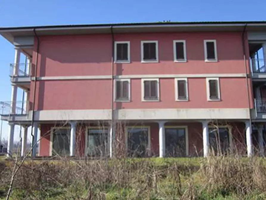 Immagine 10 di Stabile in vendita  in Via Ugo Foscolo a Bornasco