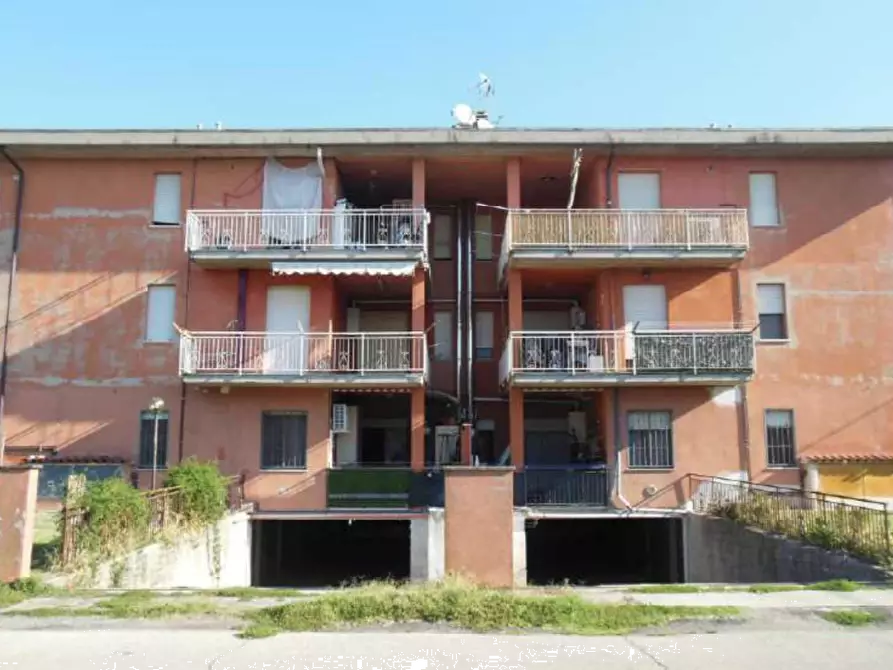 Immagine 6 di Appartamento in vendita  in Via Piemonte a Cento