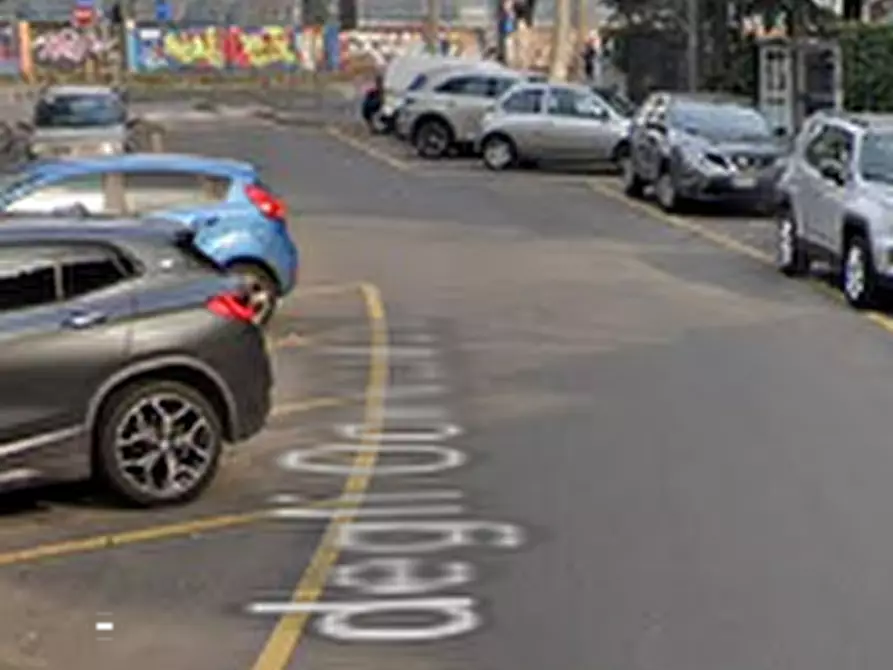 Immagine 11 di Appartamento in vendita  in via degli Odescalchi  a Milano