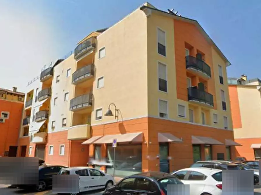 Immagine 6 di Negozio in vendita  in Piazzale Mariano Rumor a Chiampo