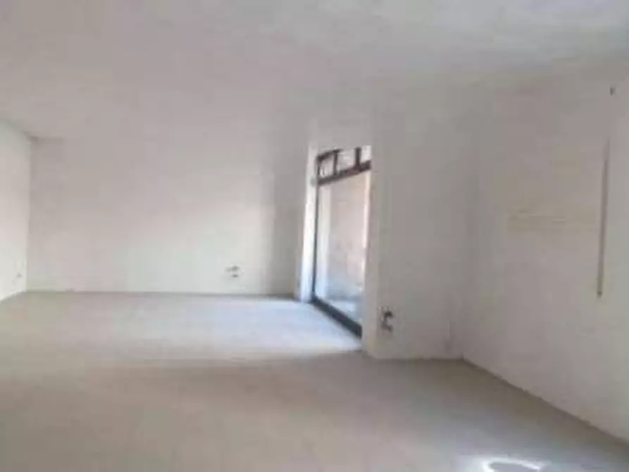 Immagine 7 di Negozio in vendita  in Piazzale Mariano Rumor a Chiampo