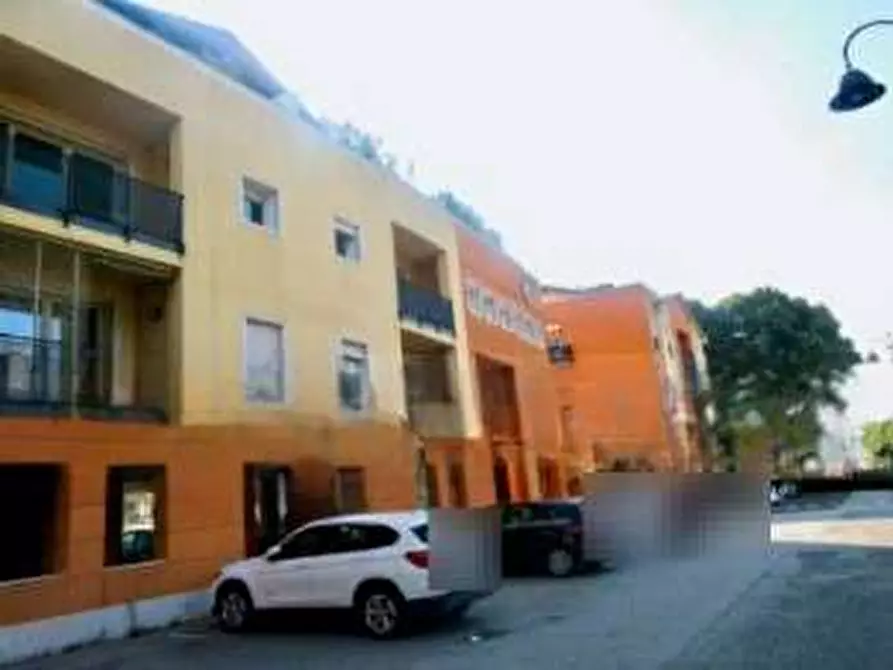 Immagine 3 di Negozio in vendita  in Piazzale Mariano Rumor a Chiampo