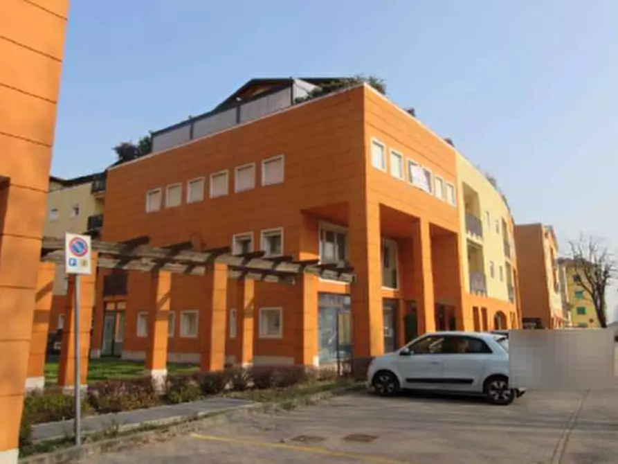 Immagine 1 di Negozio in vendita  in Piazzale Mariano Rumor a Chiampo