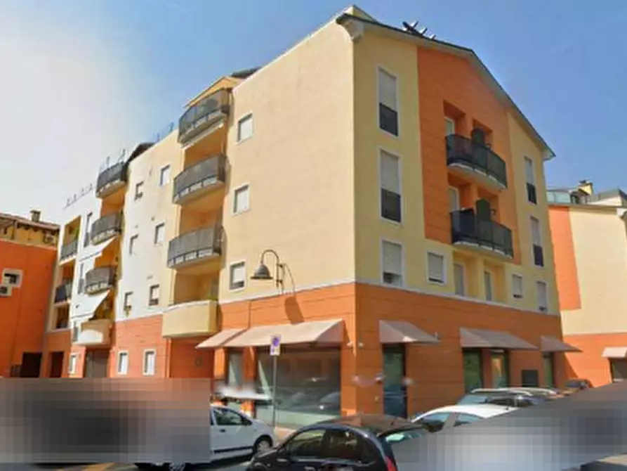 Immagine 6 di Negozio in vendita  in Piazzale Mariano Rumor a Chiampo