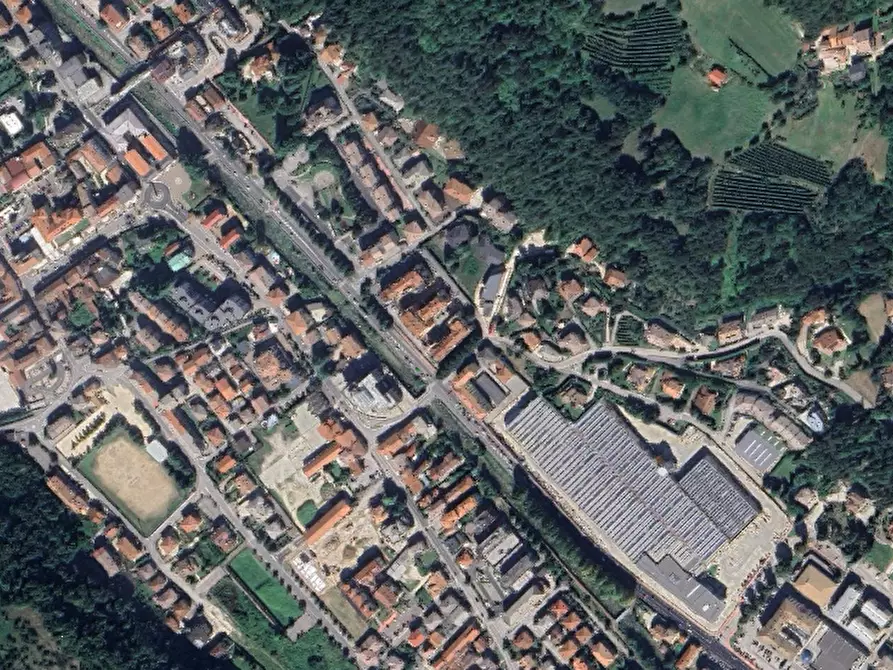 Immagine 16 di Negozio in vendita  in Piazzale Mariano Rumor a Chiampo