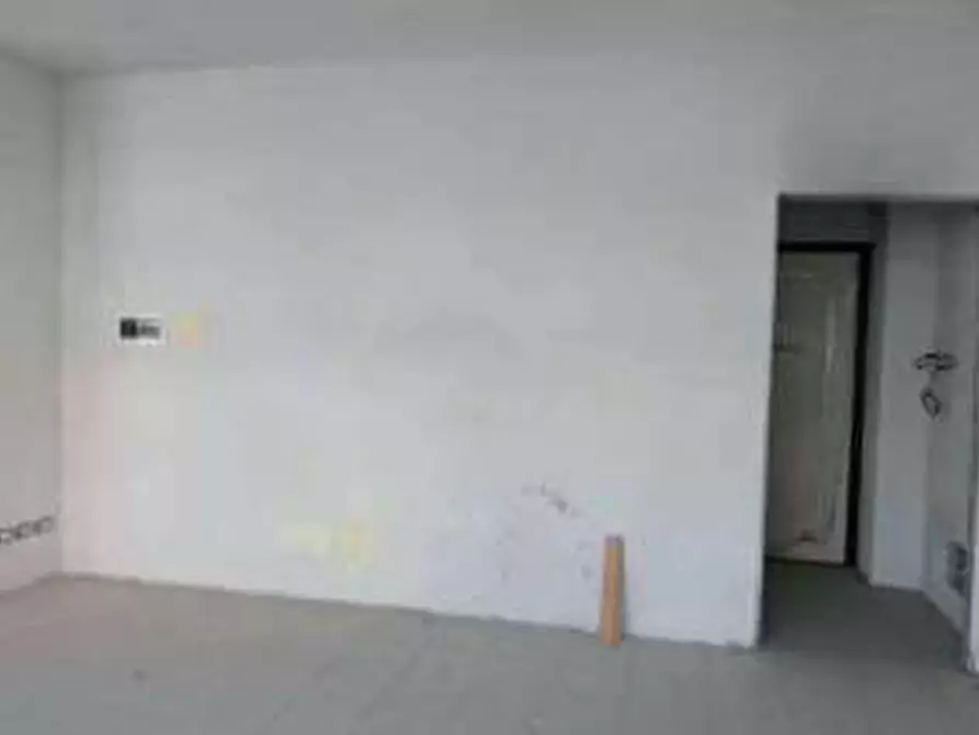 Immagine 8 di Negozio in vendita  in Piazzale Mariano Rumor a Chiampo