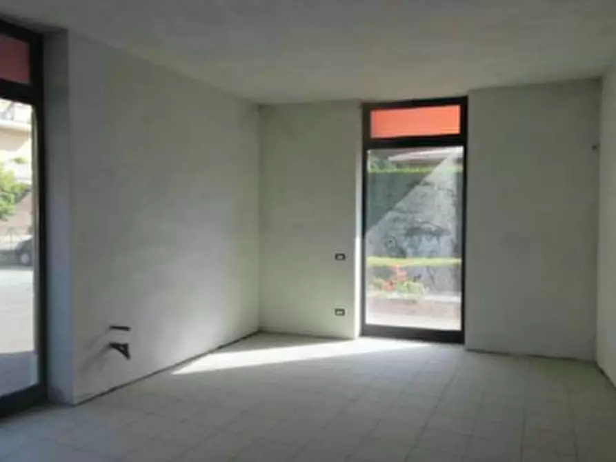 Immagine 9 di Negozio in vendita  in Piazzale Mariano Rumor a Chiampo