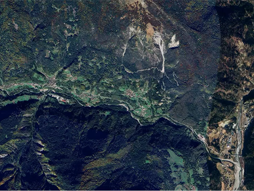 Immagine 2 di Magazzino in vendita  in Frazione Prico a Prato Carnico