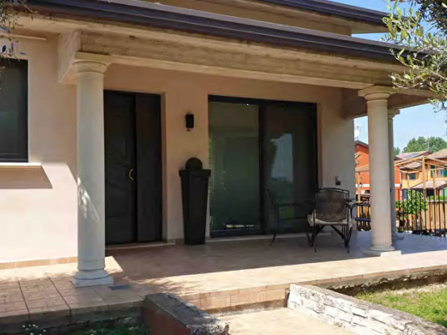 Immagine 4 di Villa in vendita  in via Giacomo Leopardi a Asola