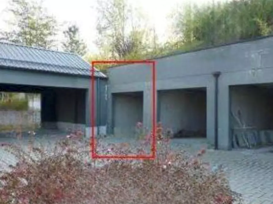 Immagine 1 di Garage in vendita  in Strada Gherzi a Canelli
