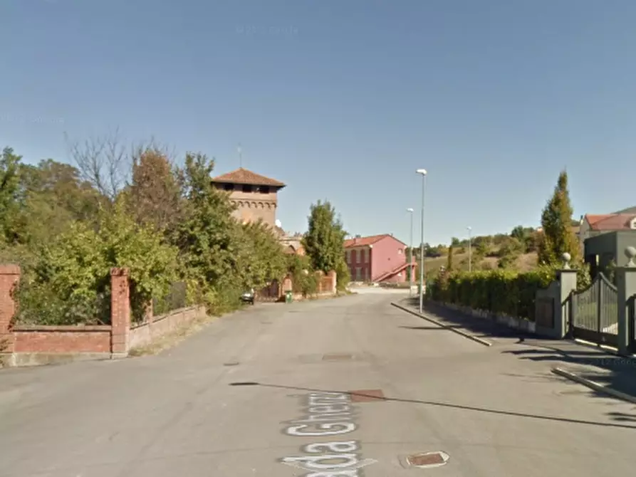 Immagine 4 di Garage in vendita  in Strada Gherzi a Canelli