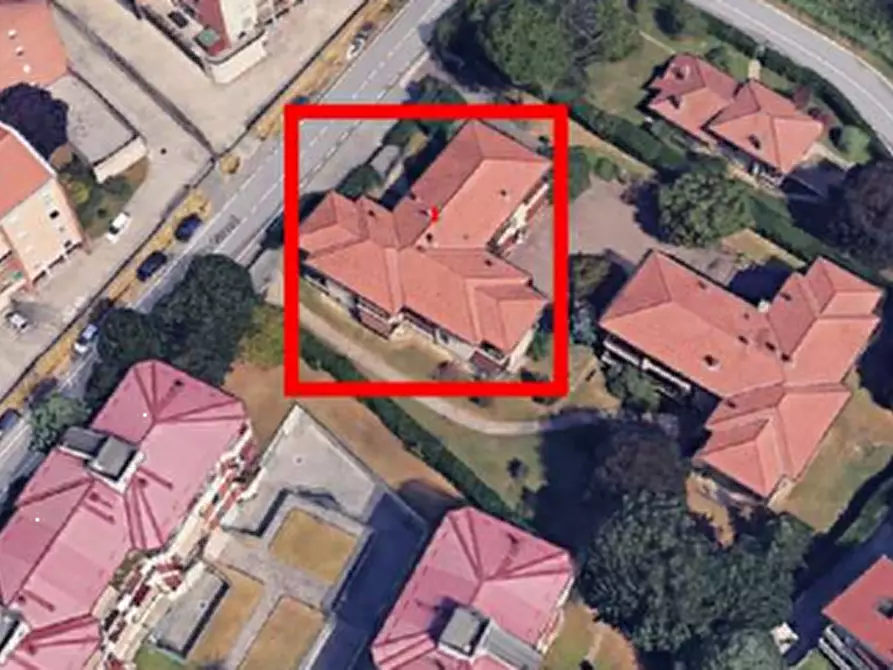 Immagine 6 di Appartamento in vendita  in Via Grandi  a Carate Brianza