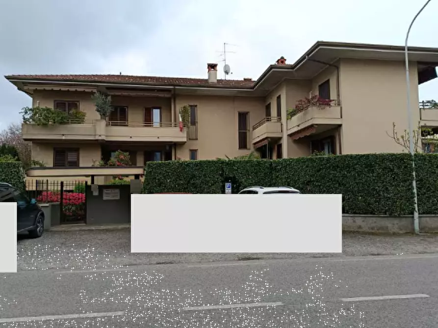 Immagine 1 di Appartamento in vendita  in Via Grandi  a Carate Brianza
