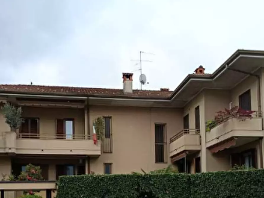 Immagine 2 di Appartamento in vendita  in Via Grandi  a Carate Brianza