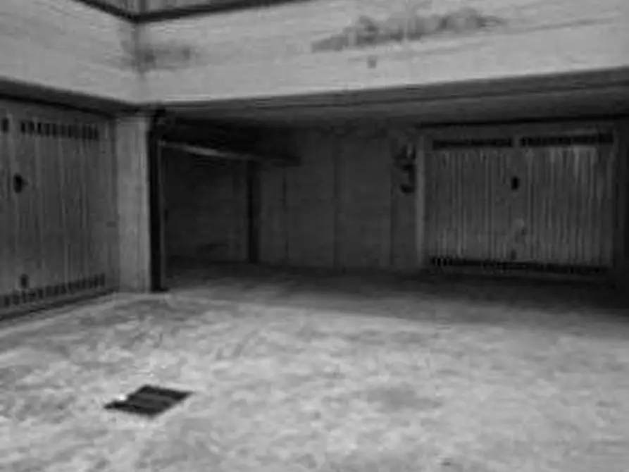 Immagine 3 di Garage in vendita  in Via Dante Alighieri a Brugherio