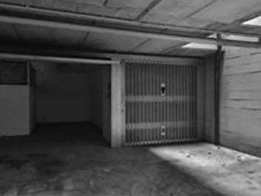 Immagine 1 di Garage in vendita  in Via Dante Alighieri a Brugherio