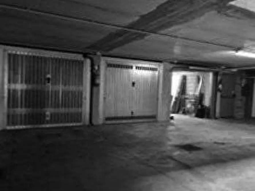 Immagine 1 di Garage in vendita  in Via Dante Alighieri a Brugherio