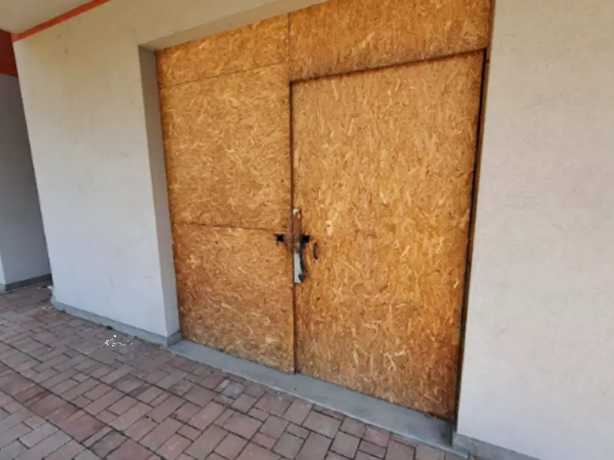 Immagine 1 di Stabile in vendita  in Via Sant'Anna a Ponte San Pietro