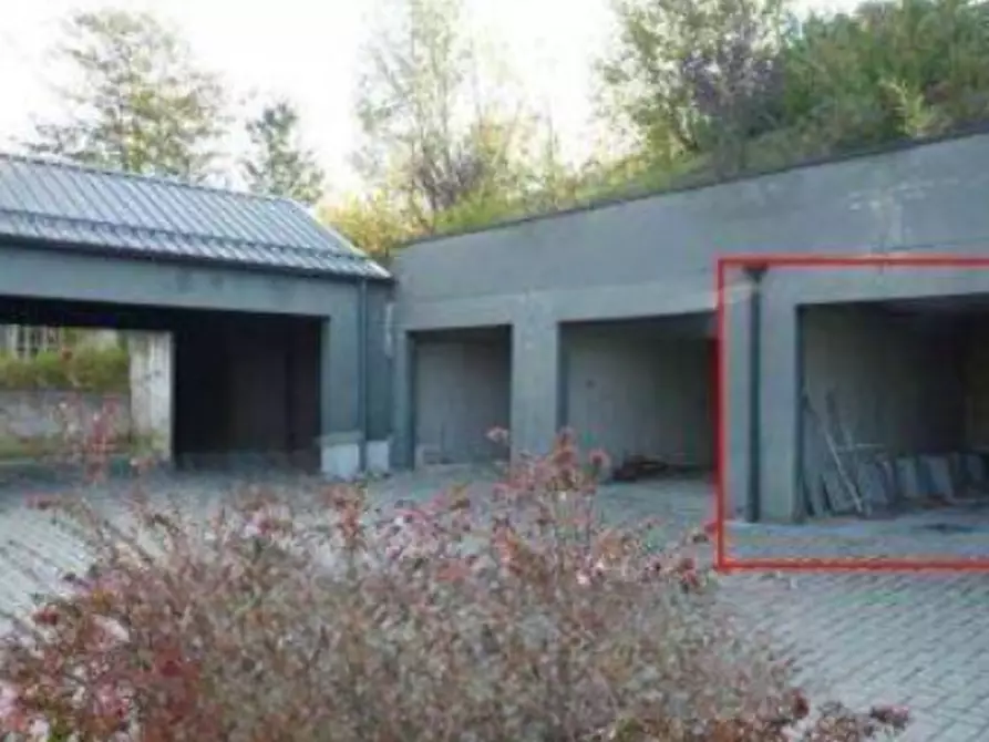Immagine 1 di Garage in vendita  in Strada Gherzi a Canelli