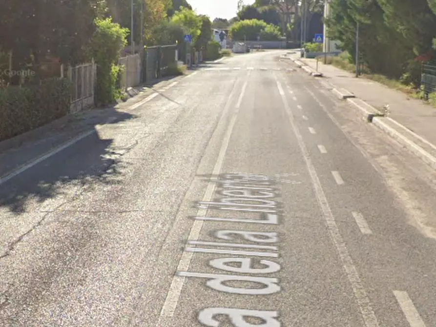 Immagine 11 di Negozio in vendita  in Via della libertà a Russi