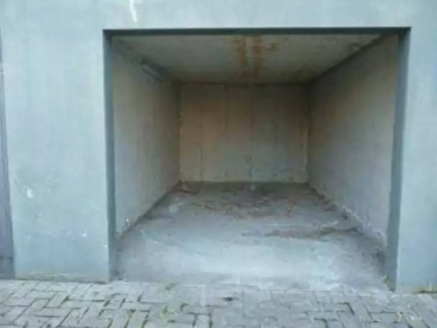 Immagine 1 di Garage in vendita  in Strada Gherzi a Canelli