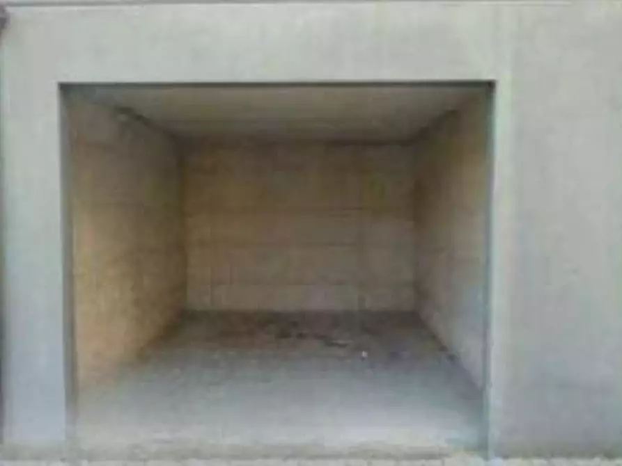 Immagine 2 di Garage in vendita  in Strada Gherzi a Canelli