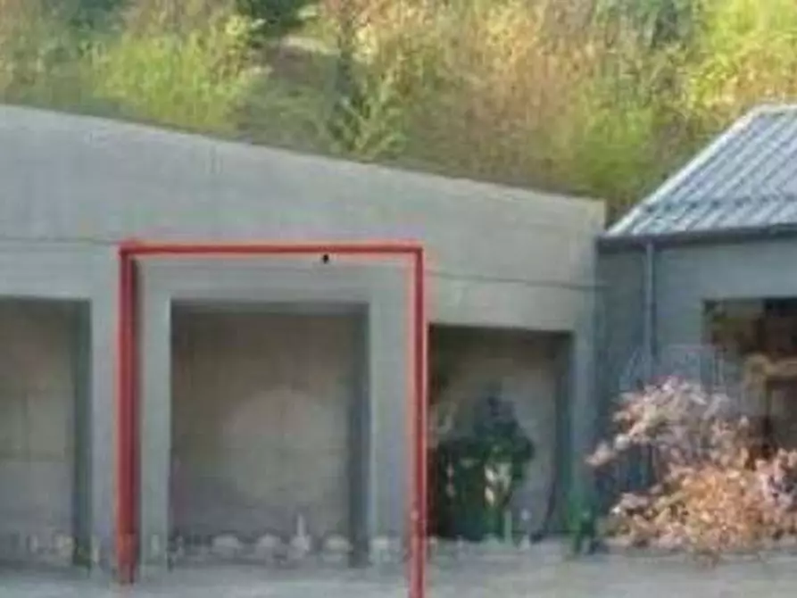 Immagine 1 di Garage in vendita  in Strada Gherzi a Canelli