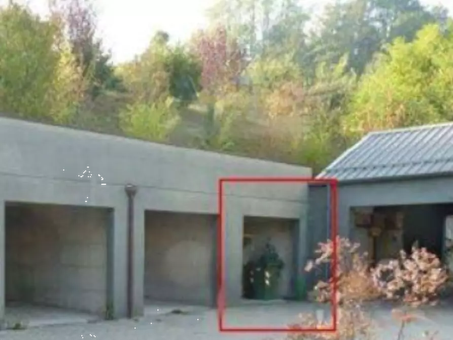 Immagine 2 di Garage in vendita  in Strada Gherzi a Canelli