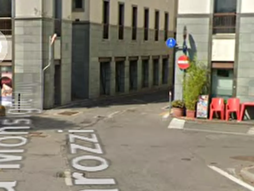 Immagine 5 di Negozio in vendita  in via Monsignore Guglielmo Carozzi a Seriate